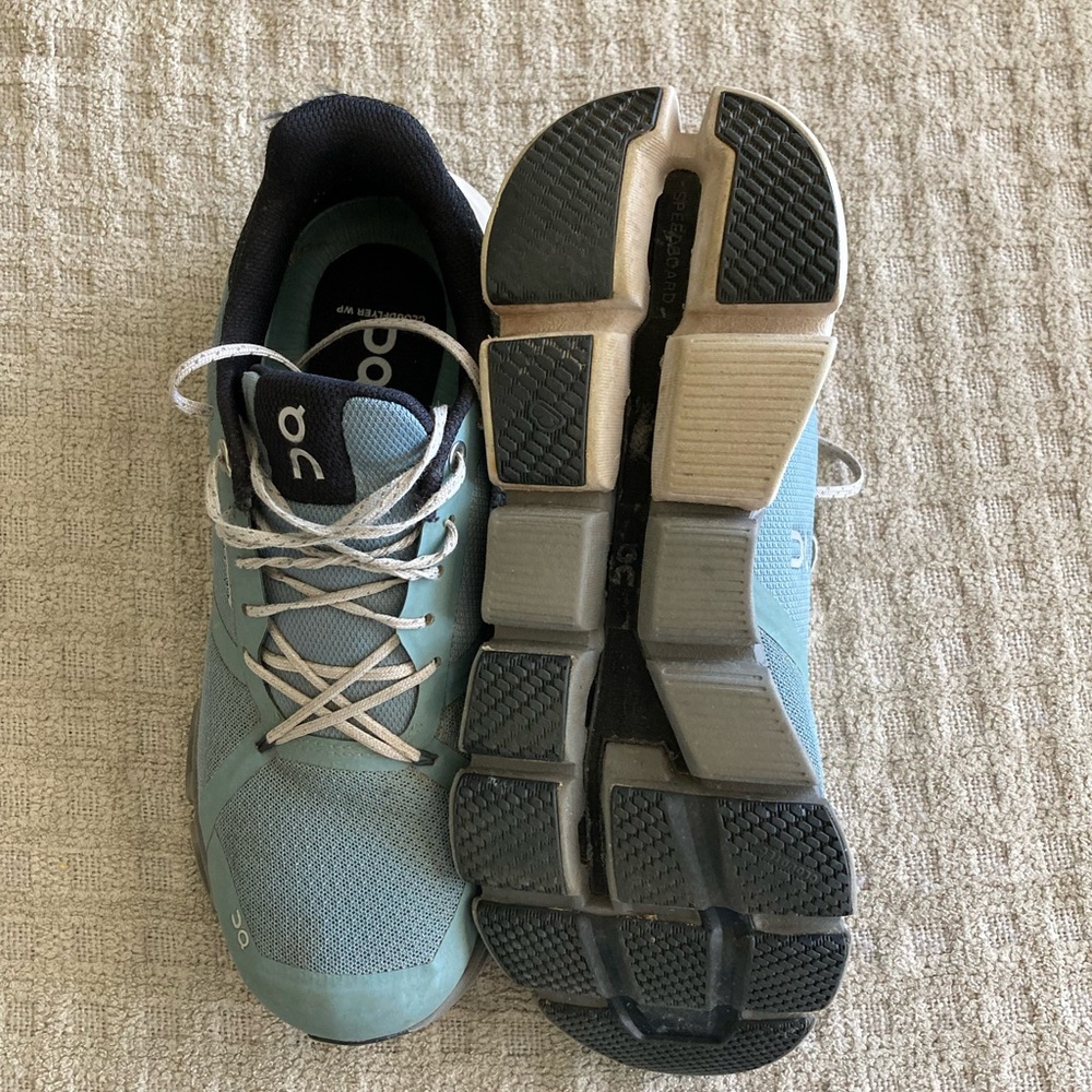 Women’s On Running Cloudflyer 2 Waterproof Size 9 Glacier/Seafoam - Picture 6 of 7